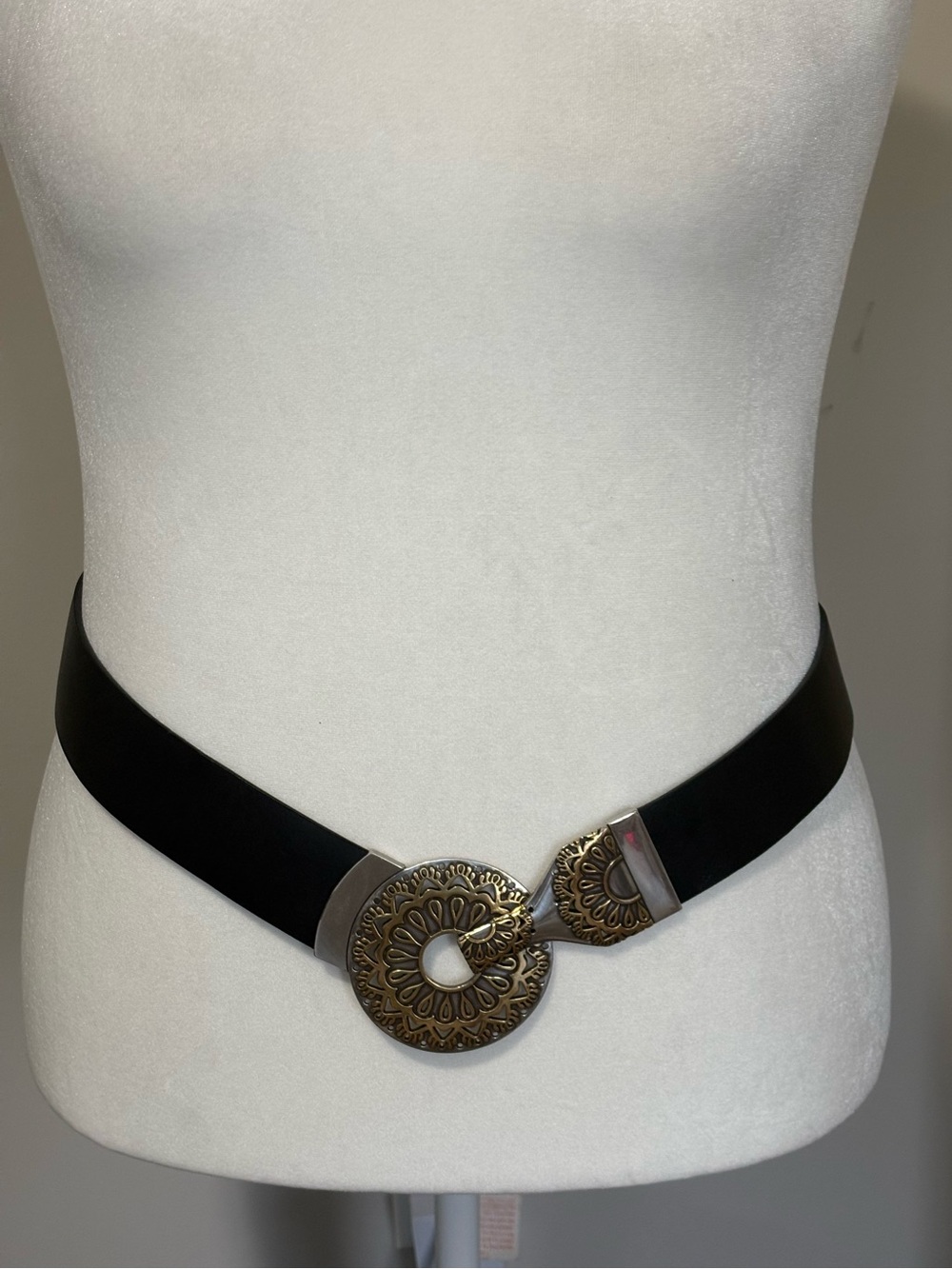 CHICO’S Adjustable Leather Belt